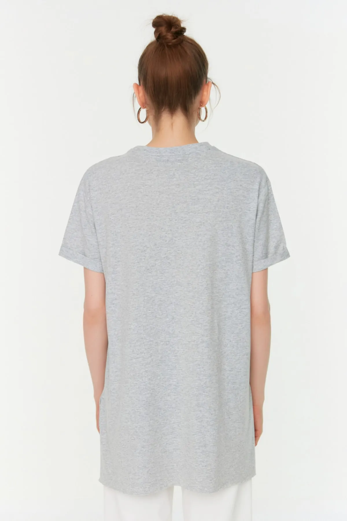 Trendyol Modest  Grau-Rosa 2er-Pack kurzärmliges Basic-Strick-T-Shirt mit Schlitz und detailliertem Rundhalsausschnitt TCTSS21UK0009