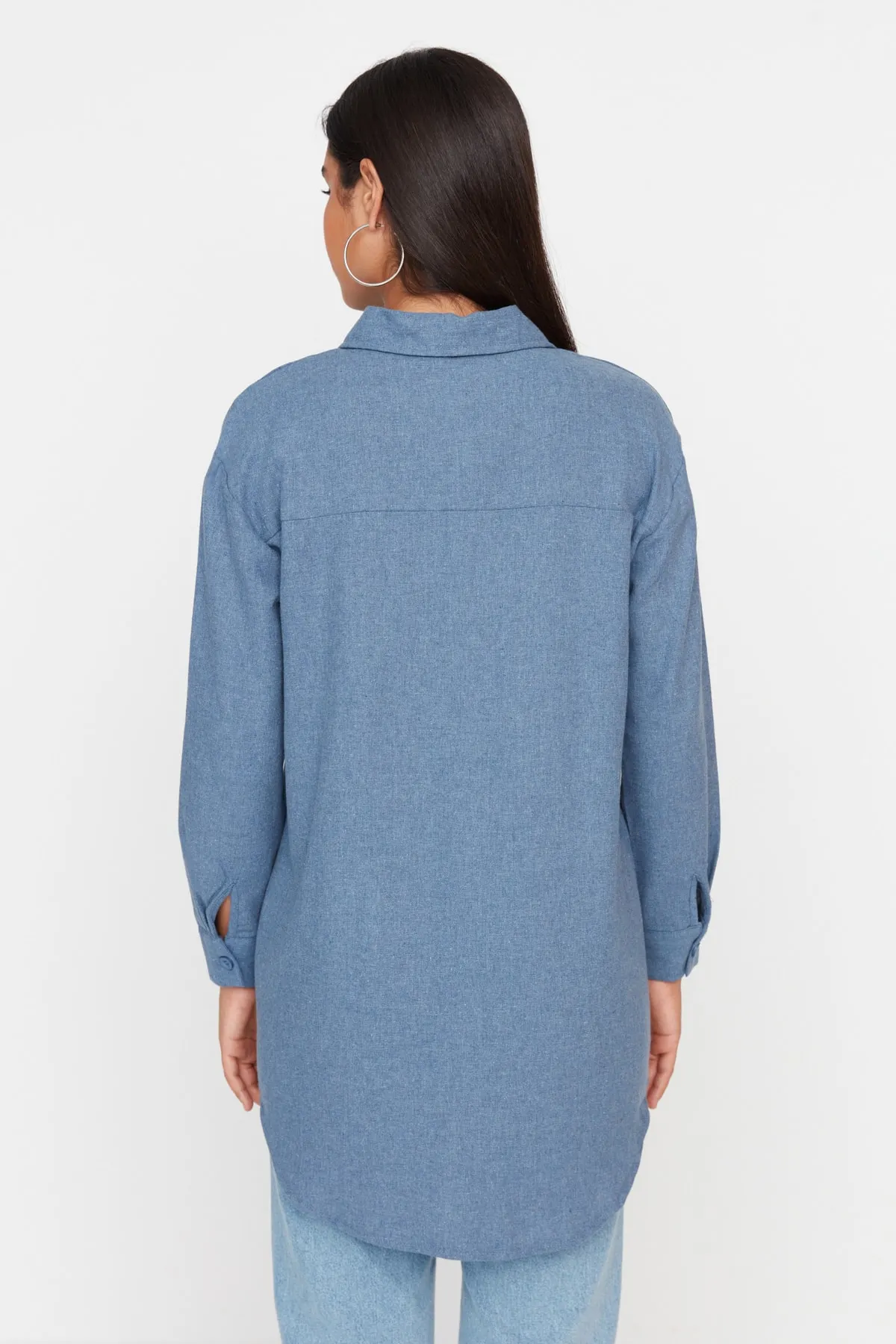Trendyol Modest  Blaue gewebte Winter-Hemdjacke mit zwei Taschen TCTAW23TG00052