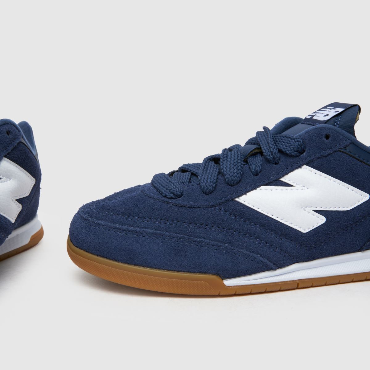 New Balance RC42 cipők sötétkék és fehér színben