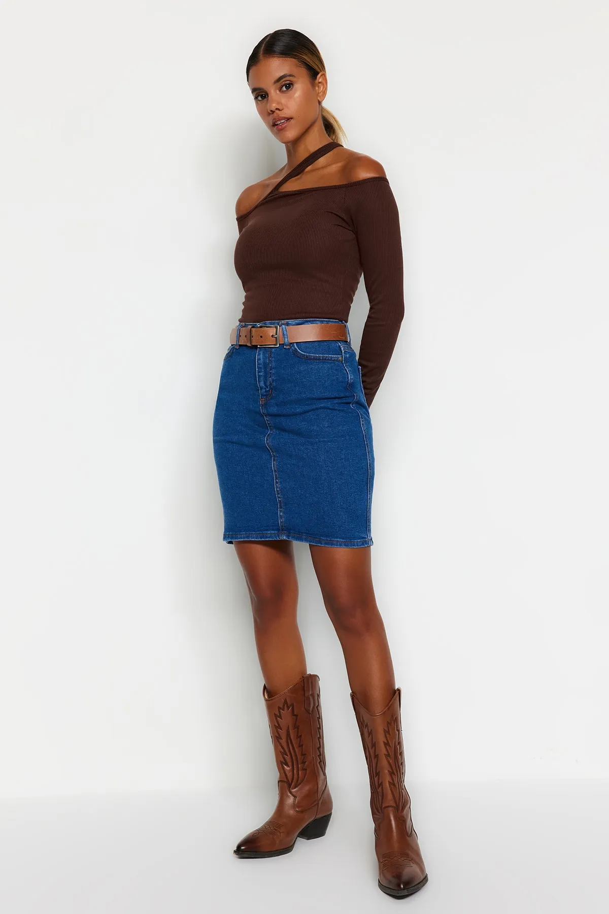 Trendyol Collection  Blauer Basic-Mini-Jeansrock mit hoher Taille TWOSS20ET0241