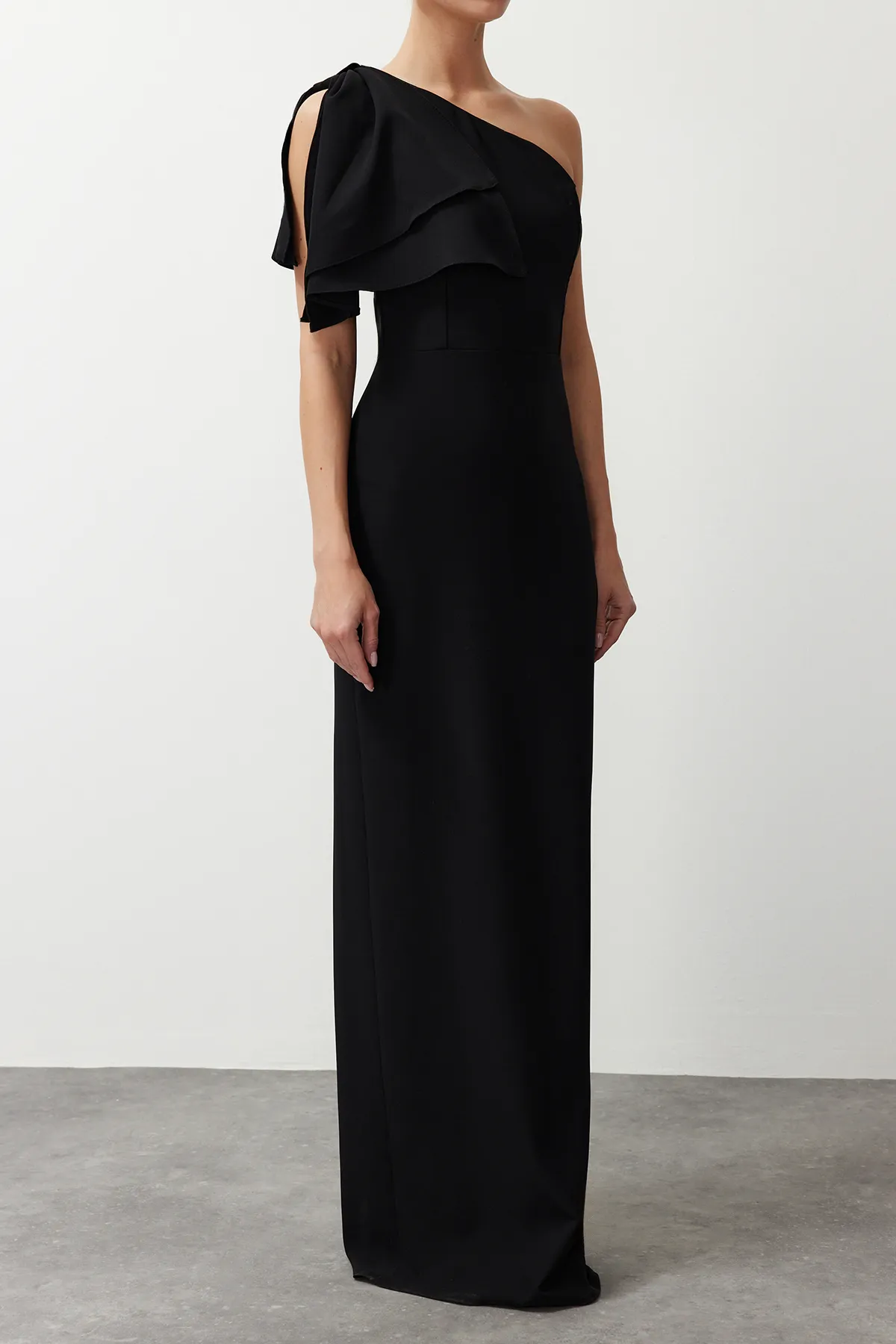 Trendyol Collection  Schwarzes, gerade geschnittenes, gewebtes Abendkleid und Abschlusskleid TPRSS23AE00095