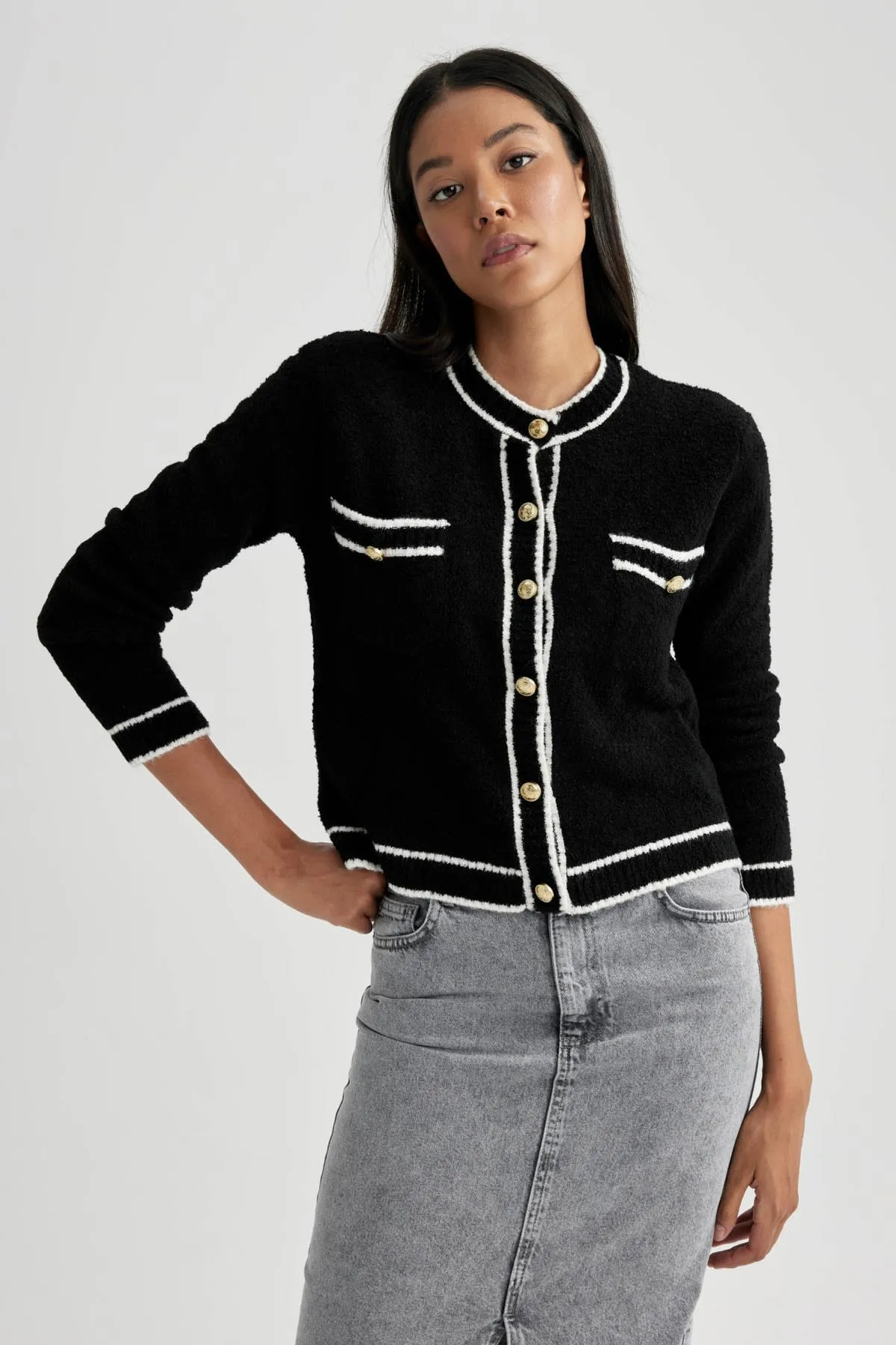 DeFacto  Strickjacke mit normaler Passform und Rundhalsausschnitt