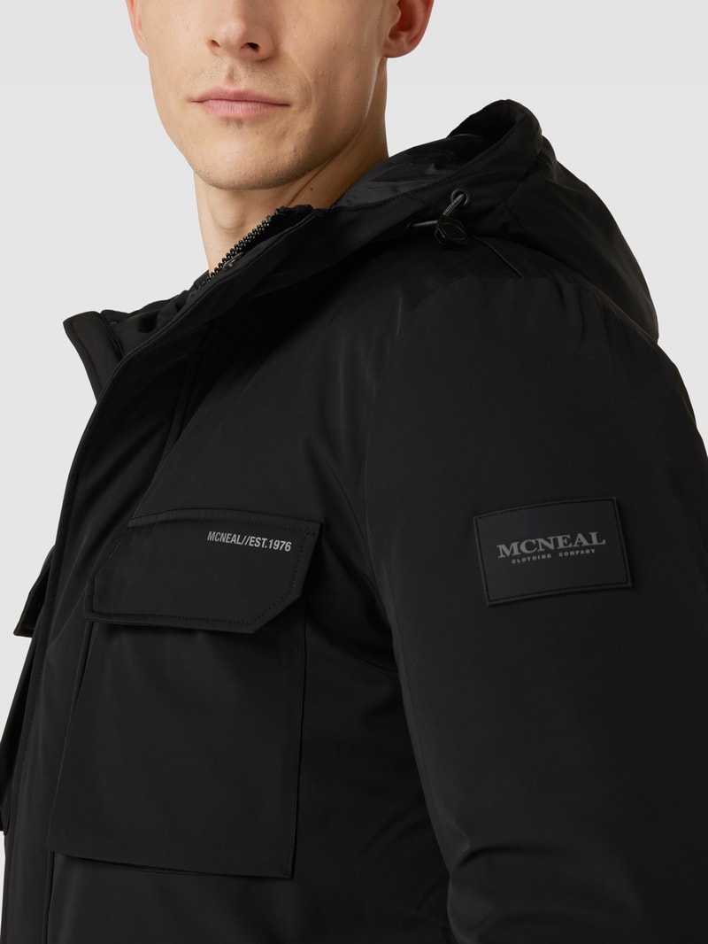 Parka mit Reißverschlusstaschen in schwarz