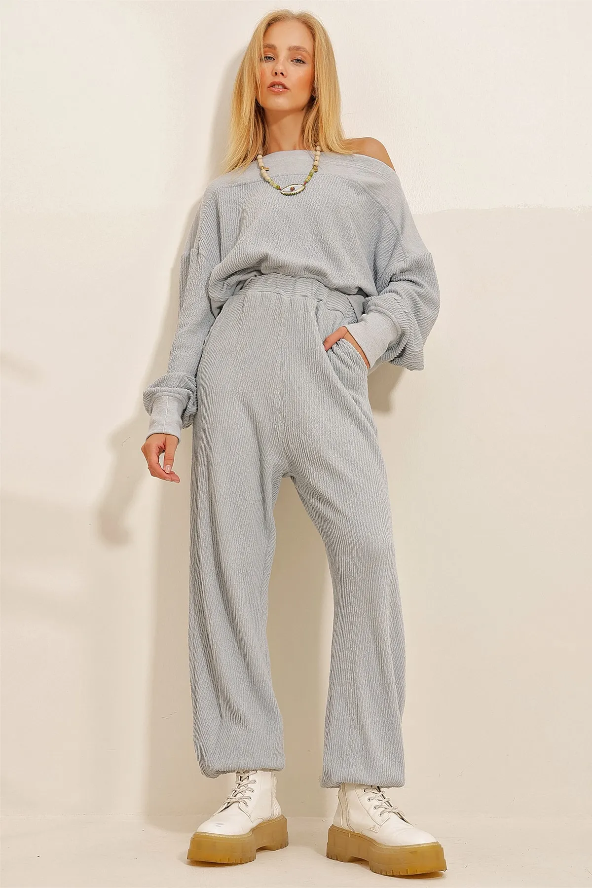 Trend Alaçatı Stili  Grau-blaue Damen-Jogginghose mit doppelter Tasche und elastischem Bund und Bein ALC-X10877