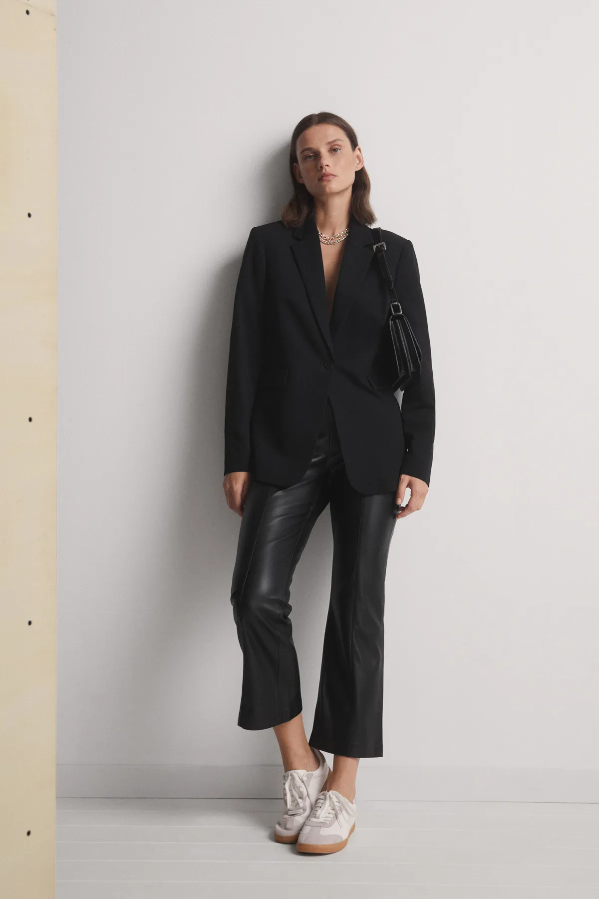 MANGO  37015904 Hosen und Leggings Schwarz