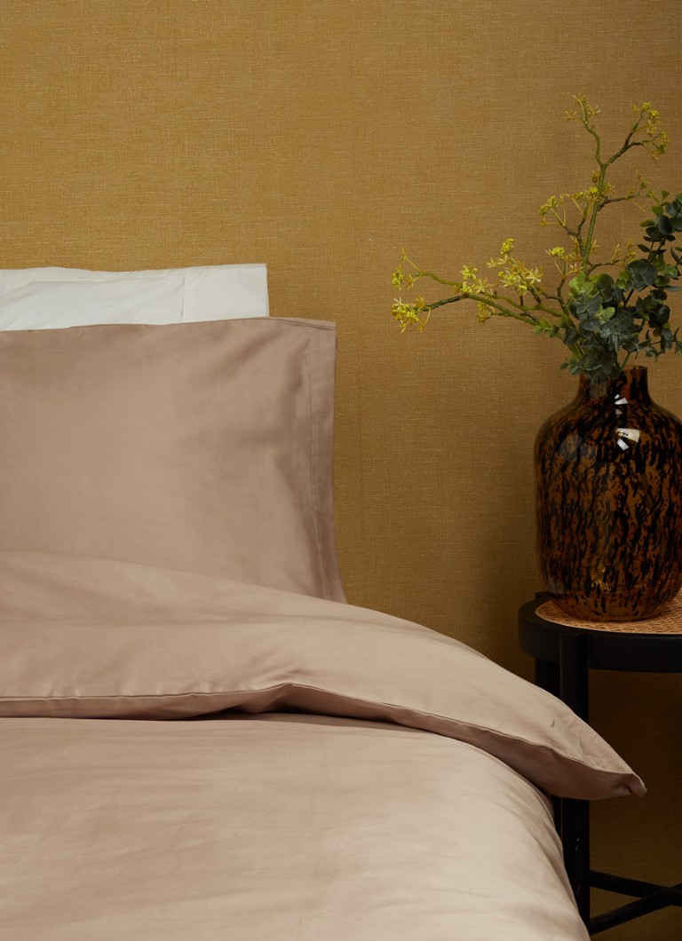 Set de lenjerie de pat Yumeko din satin de bumbac organic cu 300 de fire - cu fețe de pernă incluse.