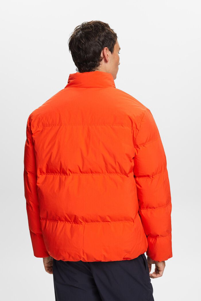 Recycelt: Pufferjacke mit Daunen