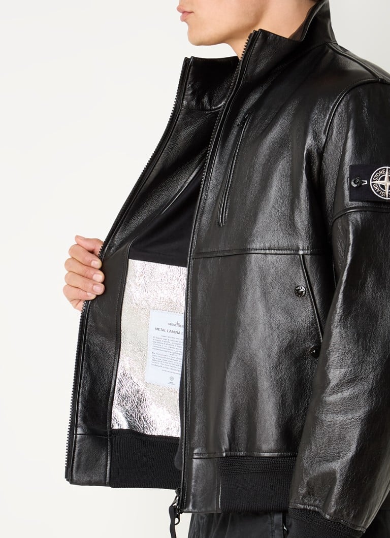 Jachetă bomber Stone Island BB7BC din piele de miel cu buzunare cu fermoar.