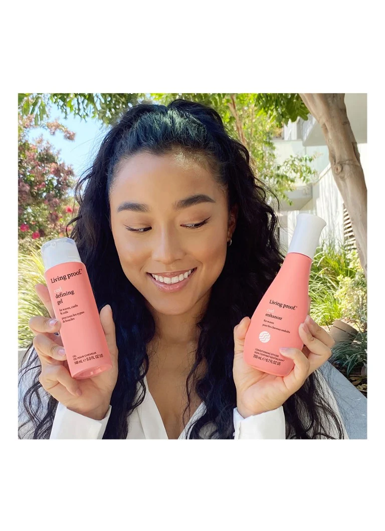 „Living Proof Curl Enhancer“ plaukų formavimo priemonė
