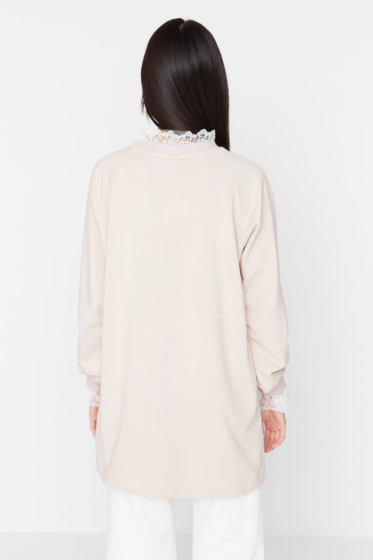 Trendyol Modest  Beige Stricktunika mit Spitzenkragen TCTAW23UK00055