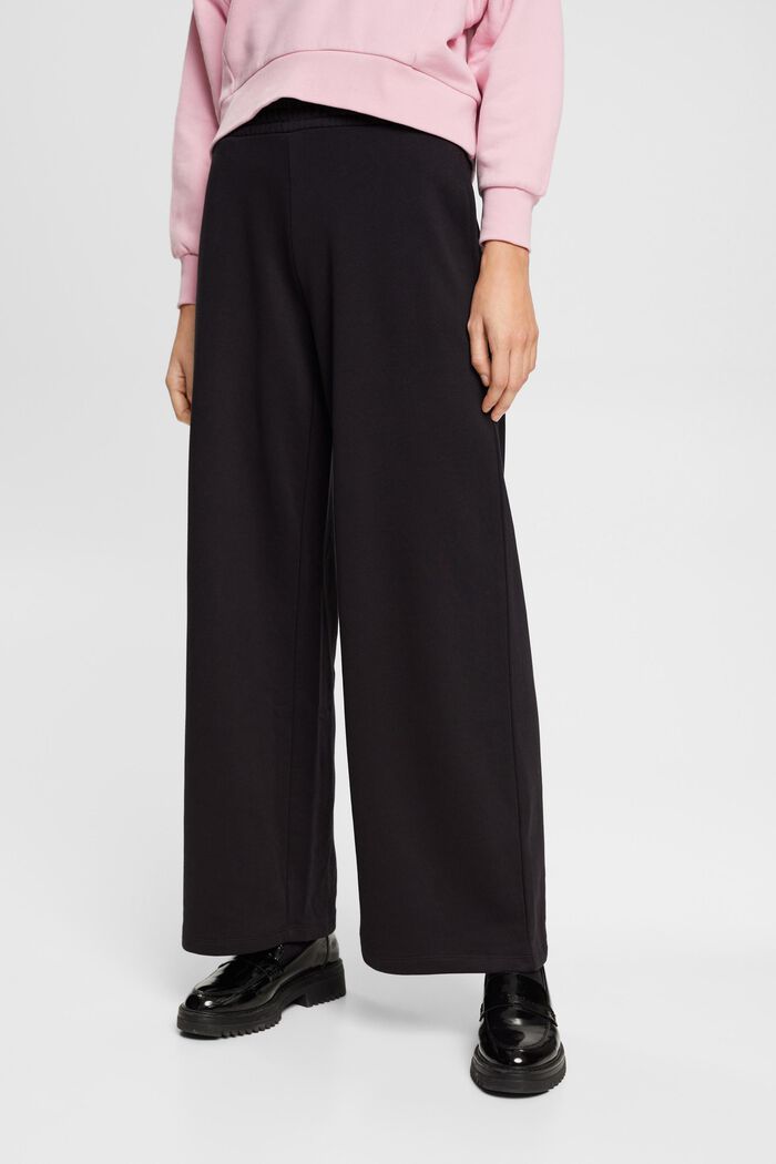 Jogger mit weitem Bein