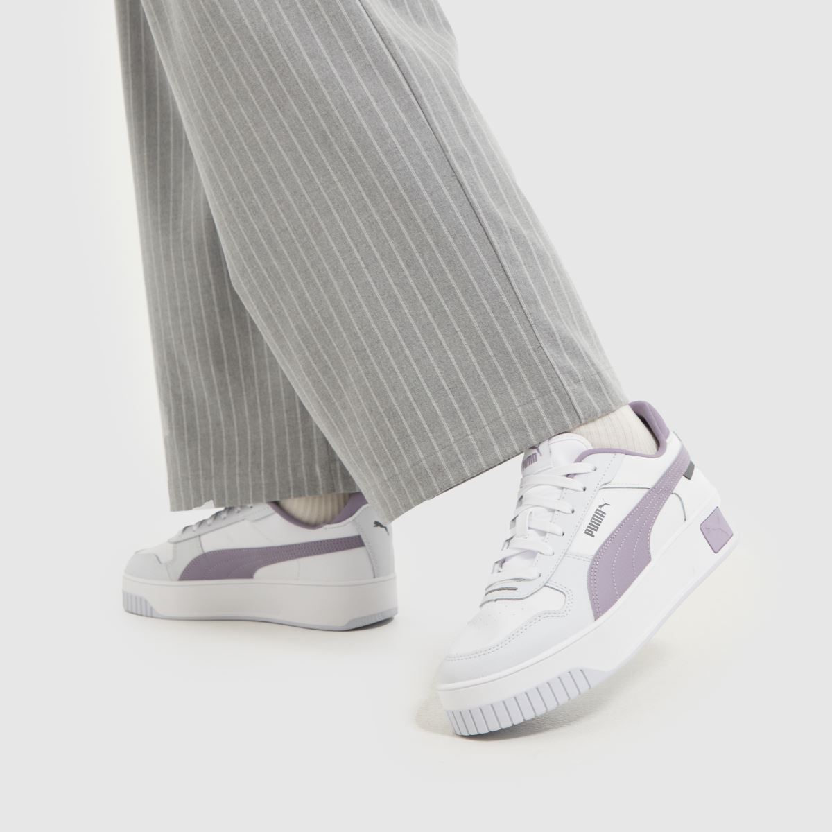 PUMA Carina Street-sneakers i vitt och lila
