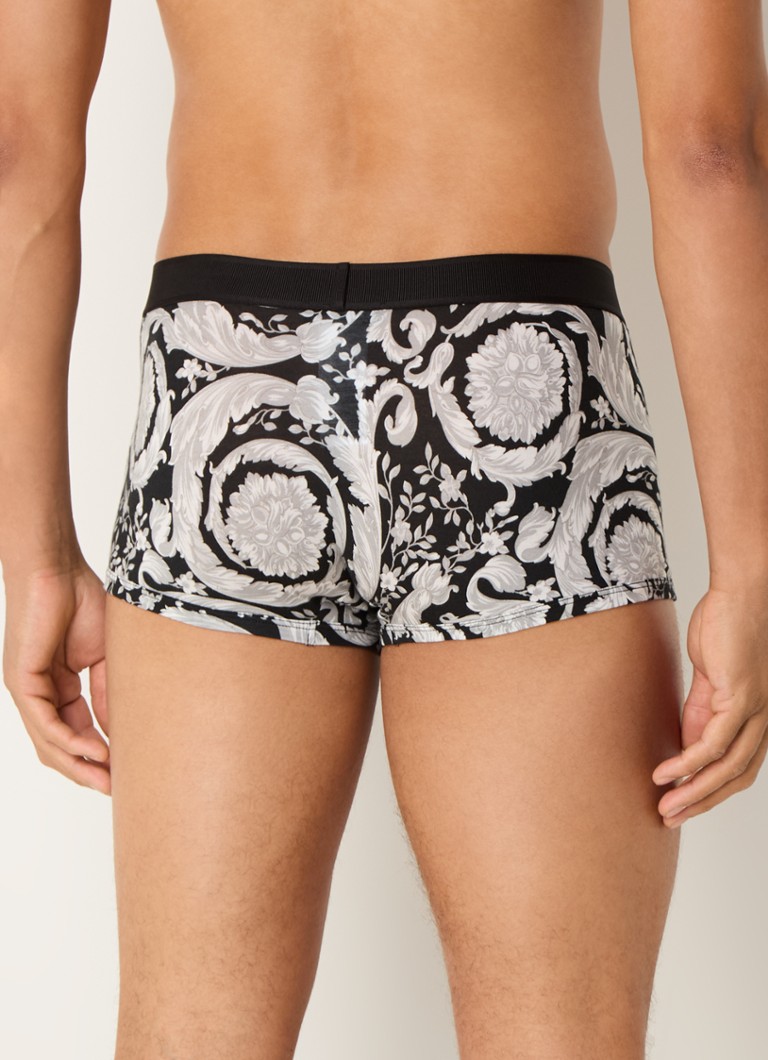Pantaloni boxer Versace cu talie elastică, logo și imprimeu.