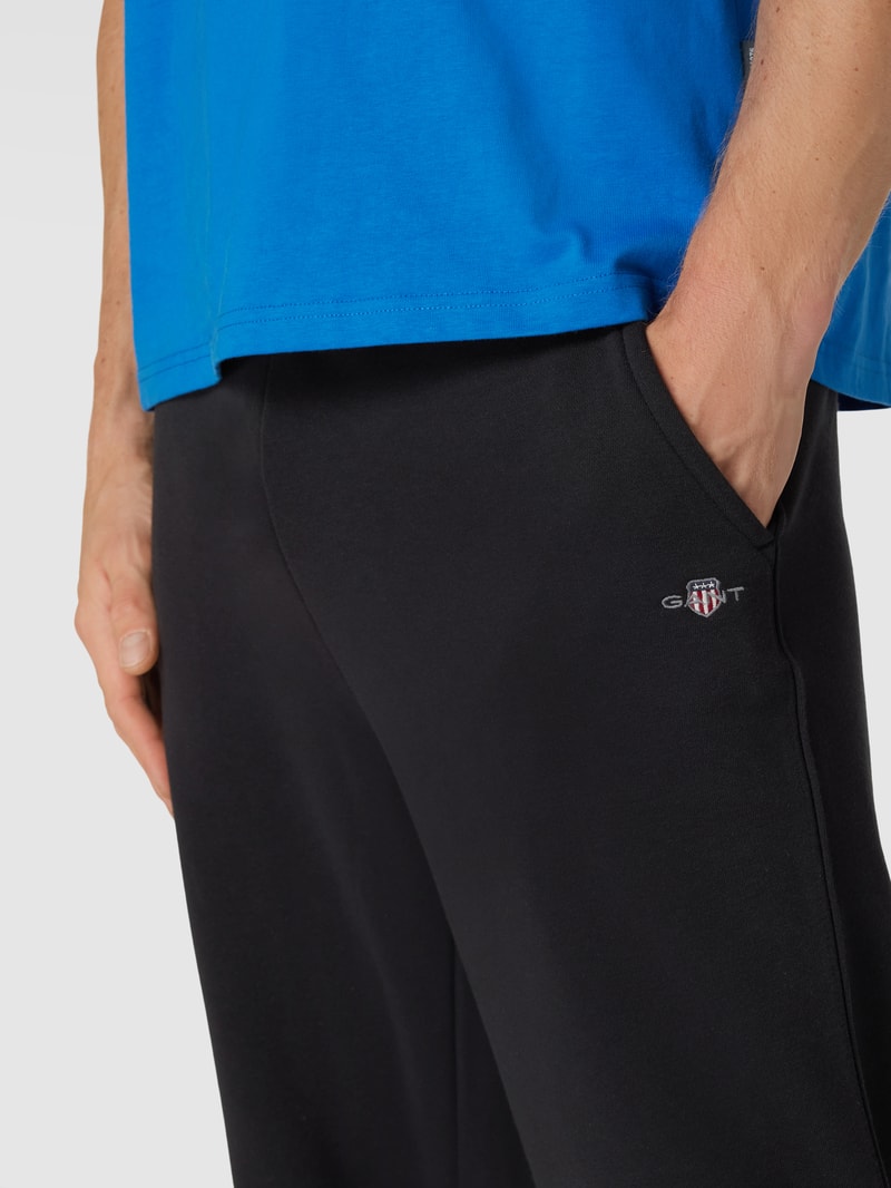 Sweatpants mit Label-Stitching Modell 'SHIELD' in schwarz
