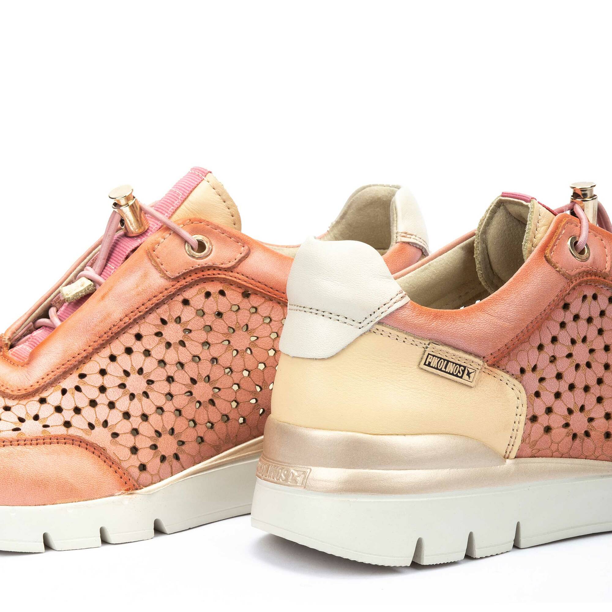 Damskie trampki ze skórzanymi detalami - PEACH