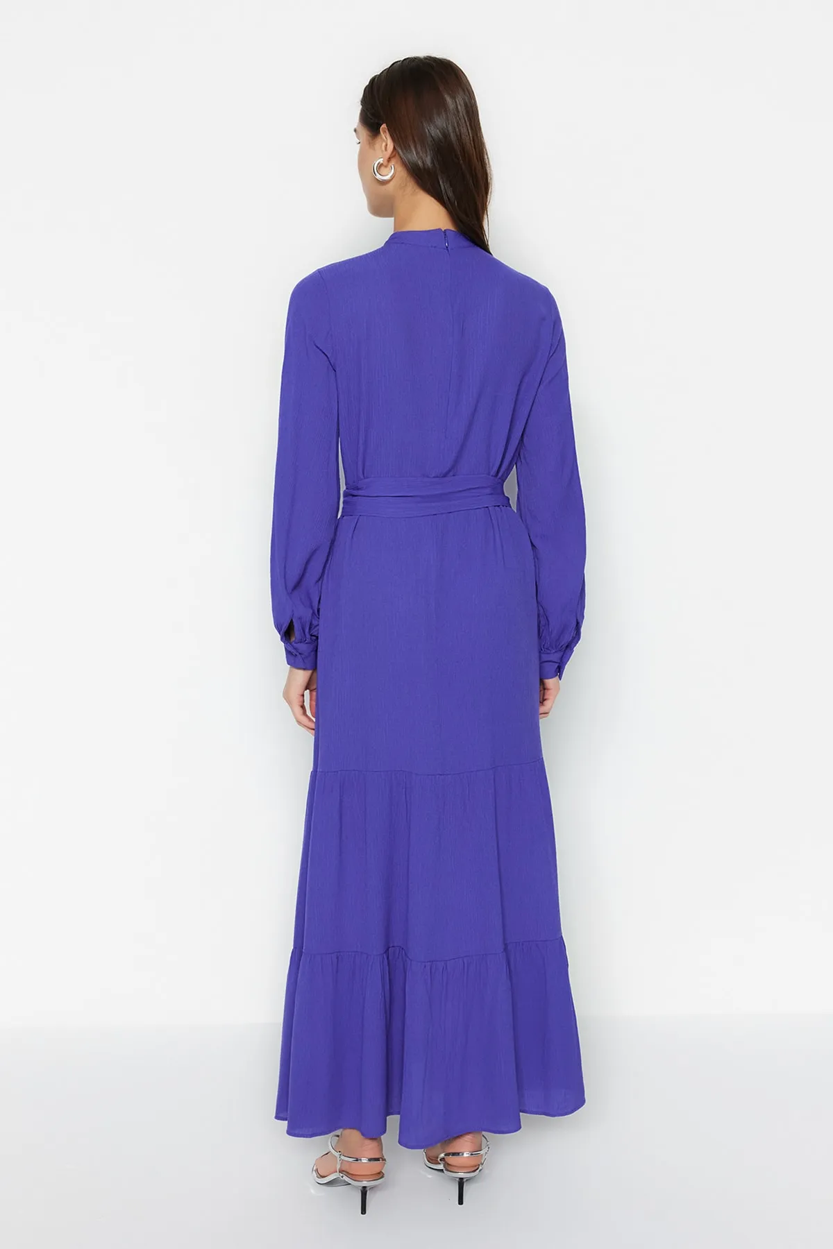 Trendyol Modest  Dunkelblaues gewebtes Kleid mit Ballonärmeln und Gürtel TCTSS23EB00289