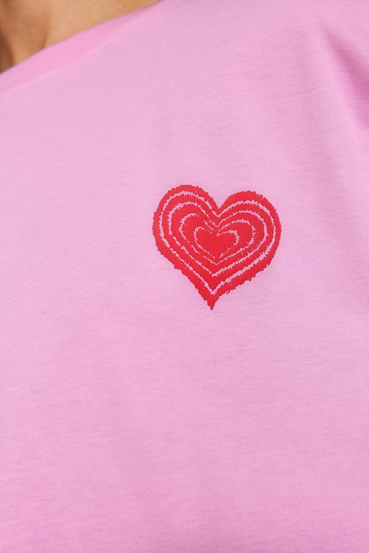 Trendyol Collection  Rosafarbenes Strick-T-Shirt aus 100 % Baumwolle mit geprägtem Print auf der Vorder- und Rückseite in Übergröße/weitem Muster TWOSS23TS00355