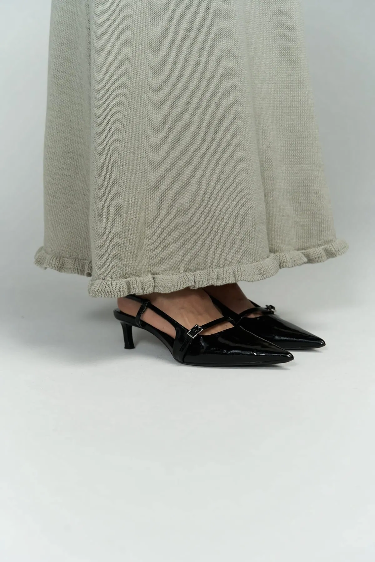 BOHEMAİ  Angela Rückenfreies graues Strickkleid