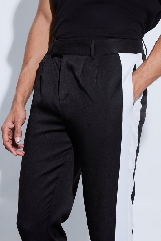 Sporthose mit geteiltem Saum und Streifen