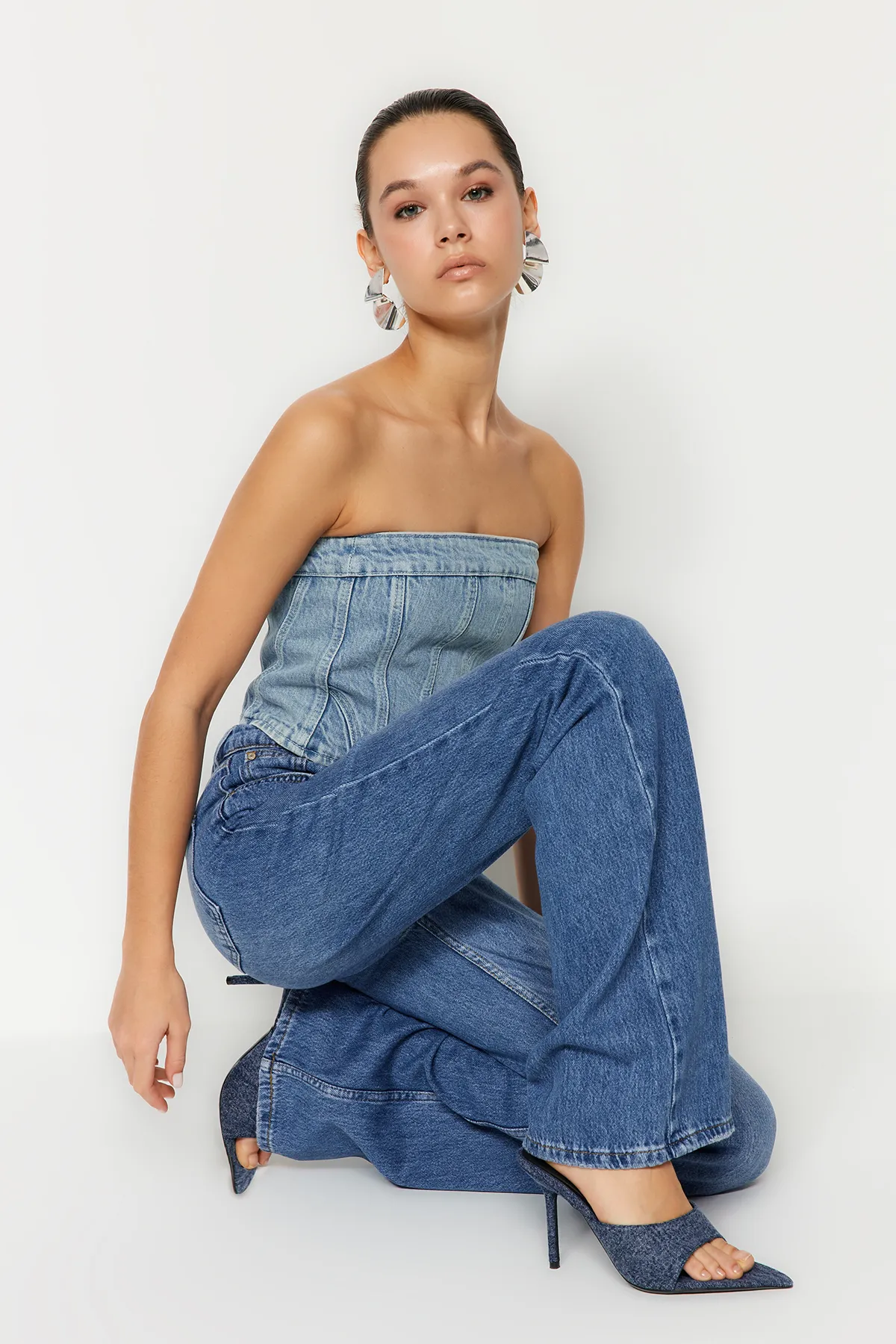 Trendyol Collection  Dunkelblaue Jeans mit hoher Taille und weitem Bein TWOSS24JE00022