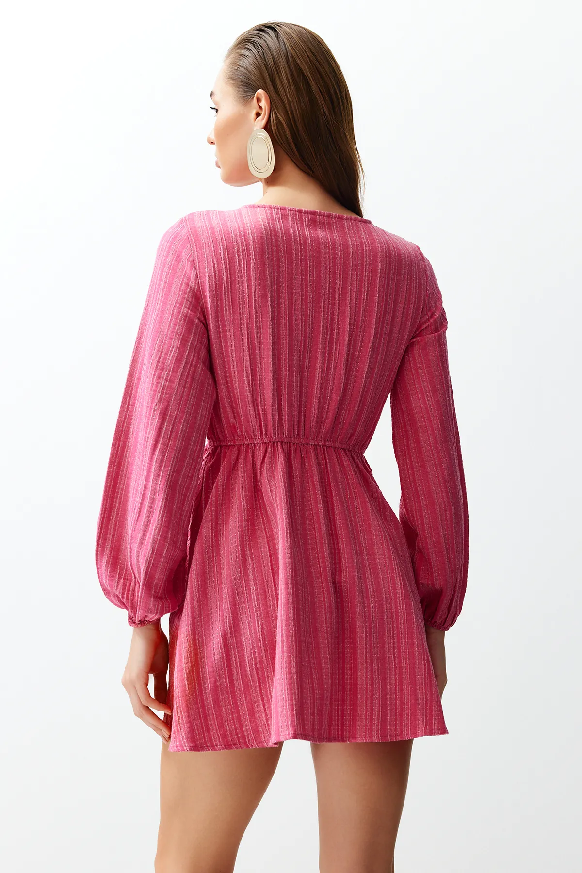 Trendyol Collection  Rosa Mini-Strandkleid aus gewebtem, gebundenem Leinengemisch TBESS23EL00103