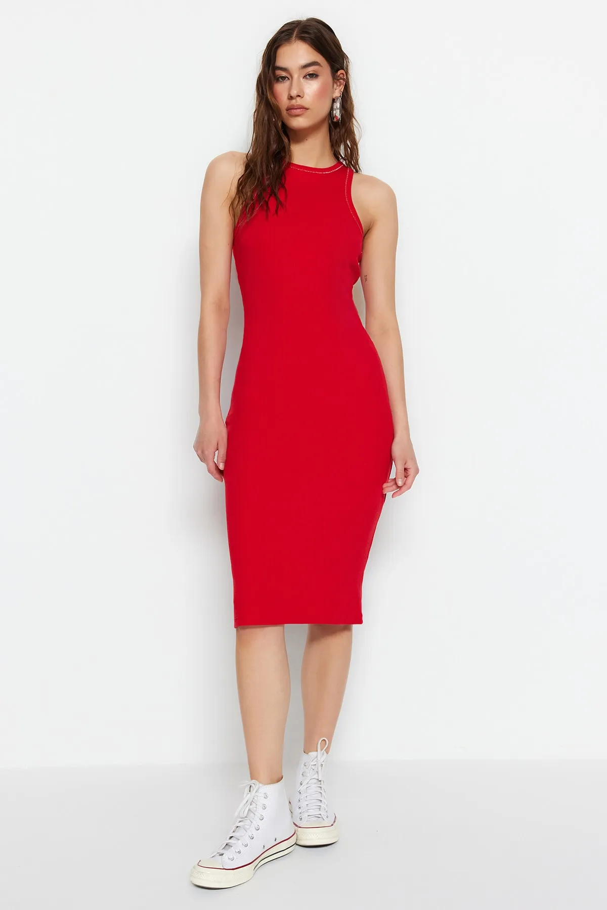 Trendyol Collection  Rotes, nachhaltigeres, tailliertes, geripptes Mini-Strickkleid mit Neckholder TWOSS23EL01970