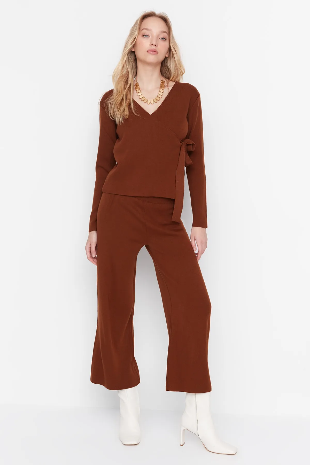 Trendyol Collection  Braunes Strickoberteil und -unterteil-Set mit Zweireiherkragen TWOAW23AU00182