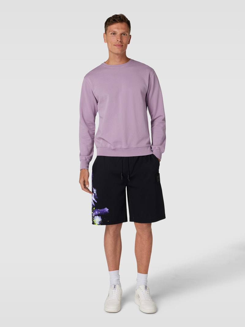 Sweatshorts mit Motiv-Print Modell 'Lotus' in schwarz