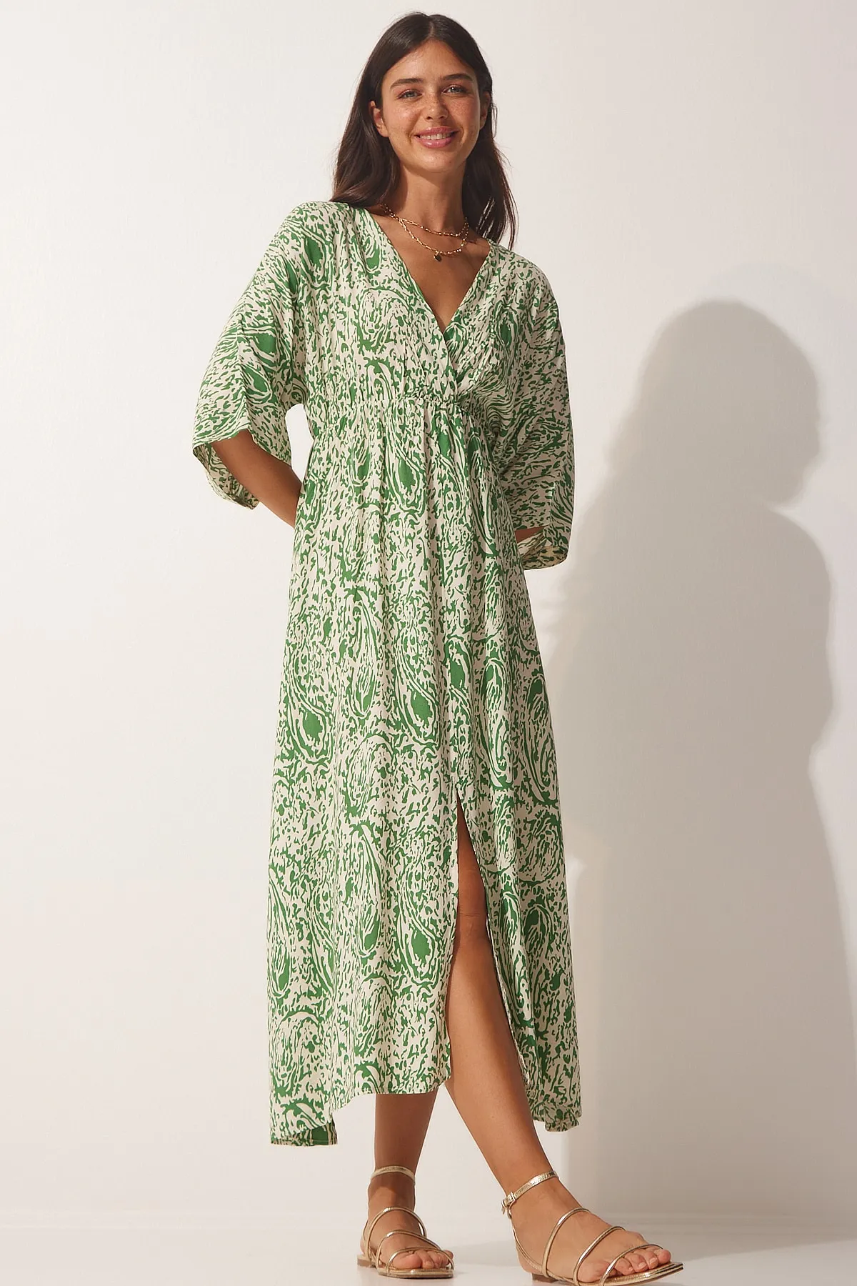 Happiness İstanbul  Hellgrünes Sommerkleid aus Viskose mit tiefem V-Ausschnitt für Damen CI00081