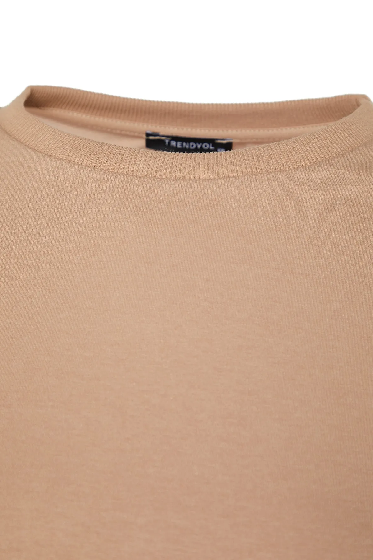 Trendyol Curve  Kamelfarbenes, dünnes Strick-Sweatshirt mit Schlitz und Details TBSSS22SW0173