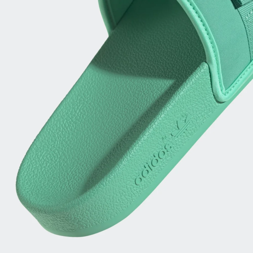 adidas Pouchylette W GZ4330 / grün