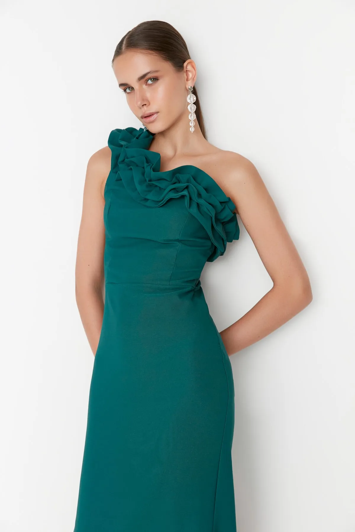 Trendyol Collection  Smaragdgrünes, gewebtes, langes Abendkleid mit Volants TPRSS21AE0044