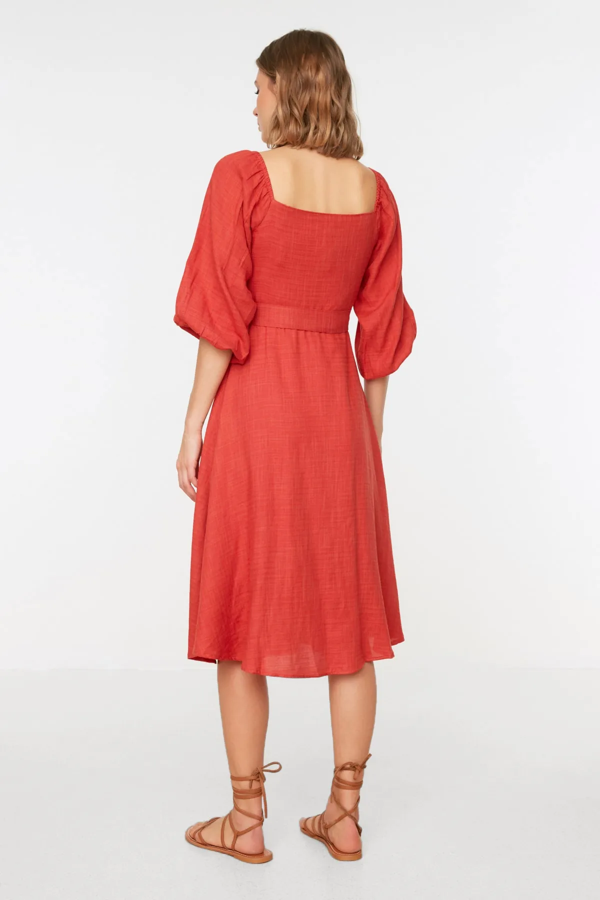 Trendyol Collection  Zimtfarbenes, gewebtes Midikleid mit Gürtel und Knöpfen TWOSS19IE0009