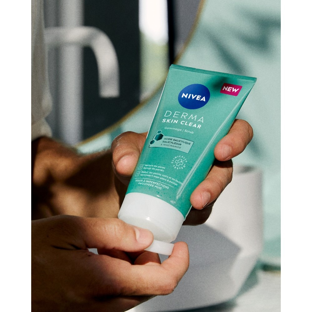 nivea DERMA SKIN CLEAR - Gommage visage 150ml Gommage visage peaux à imperfections