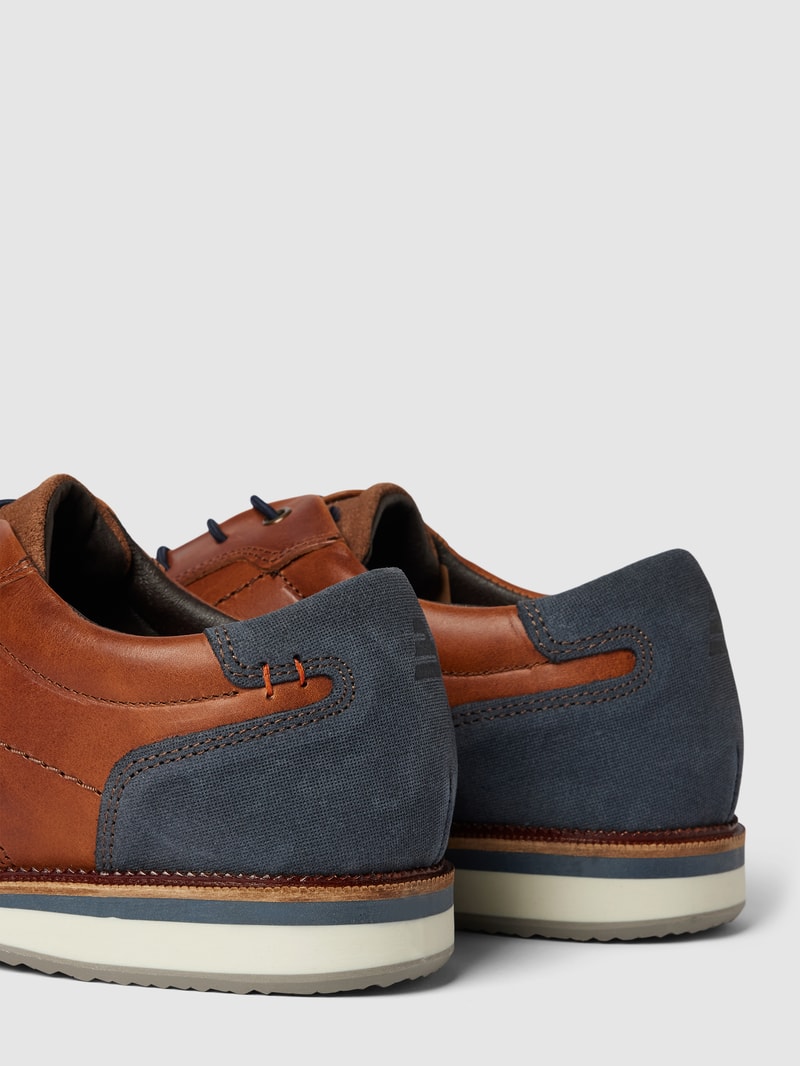 Schnürschuhe mit Label-Details in cognac