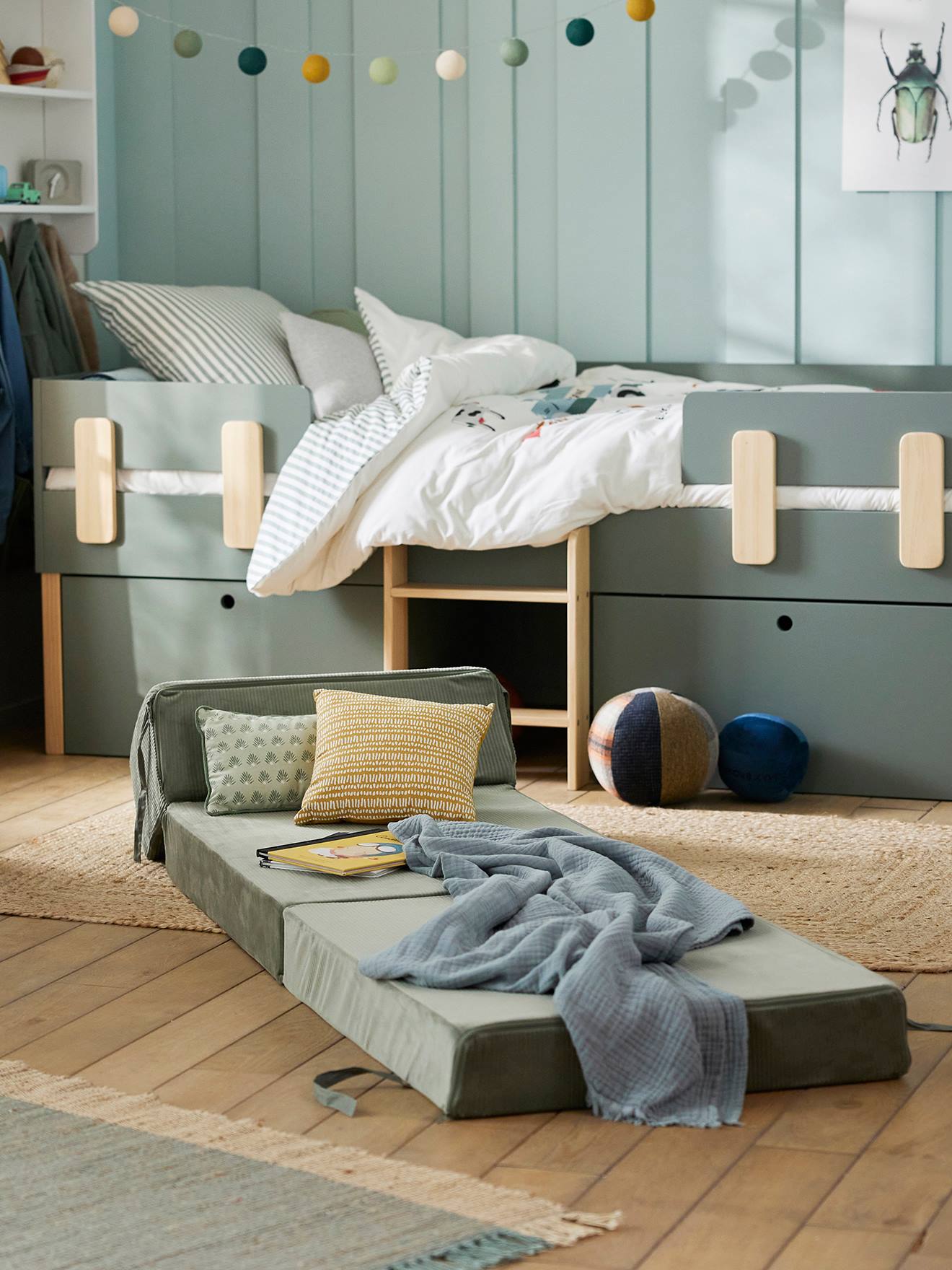 Vertbaudet Kinderzimmer Schlafsessel mit Cordbezug - grün