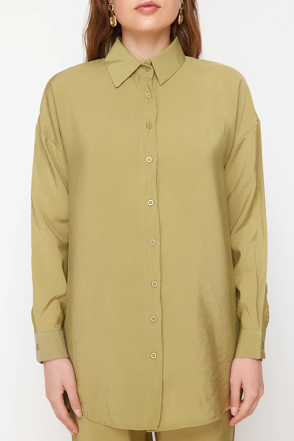 Trendyol Modest  Khakifarbenes Set aus gewebtem Modalstoff mit Hemd und Hose unten TCTSS24US00058