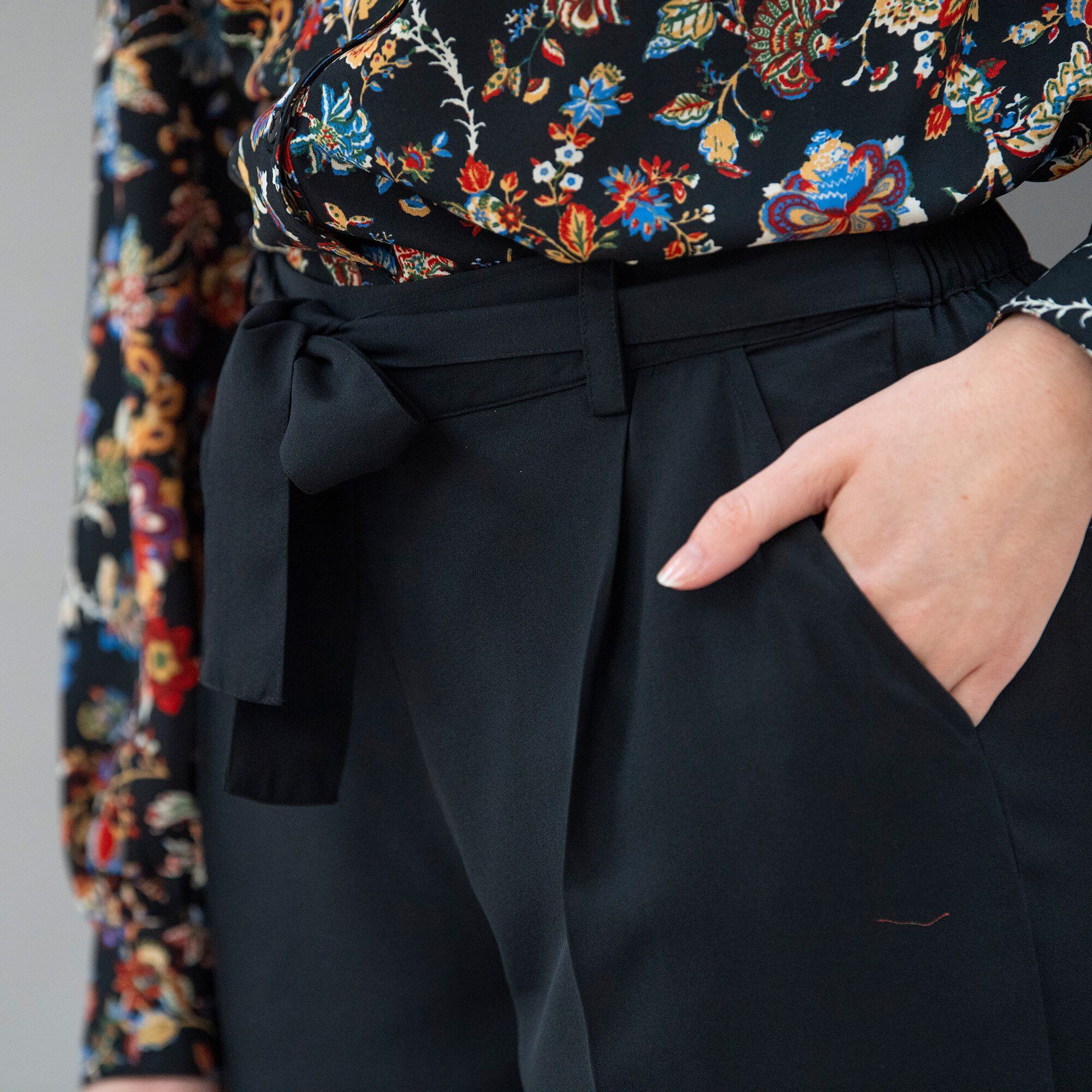 Pantalon large fluide, taille ceinturée, uni