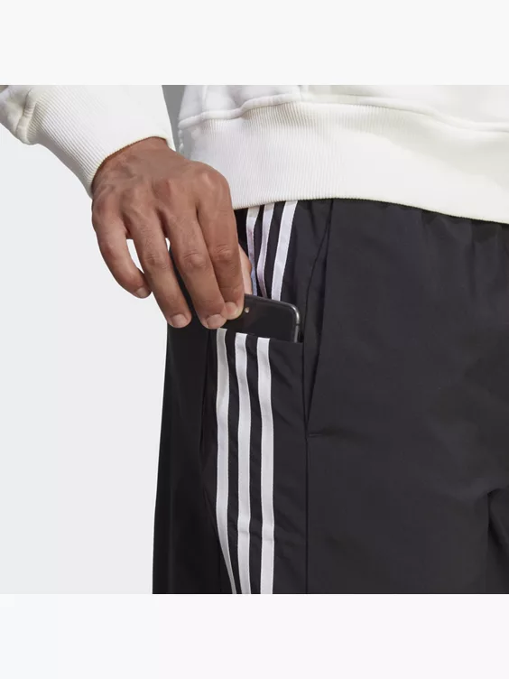 adidas AEROREADY Essentials Chelsea 3-Streifen Shorts