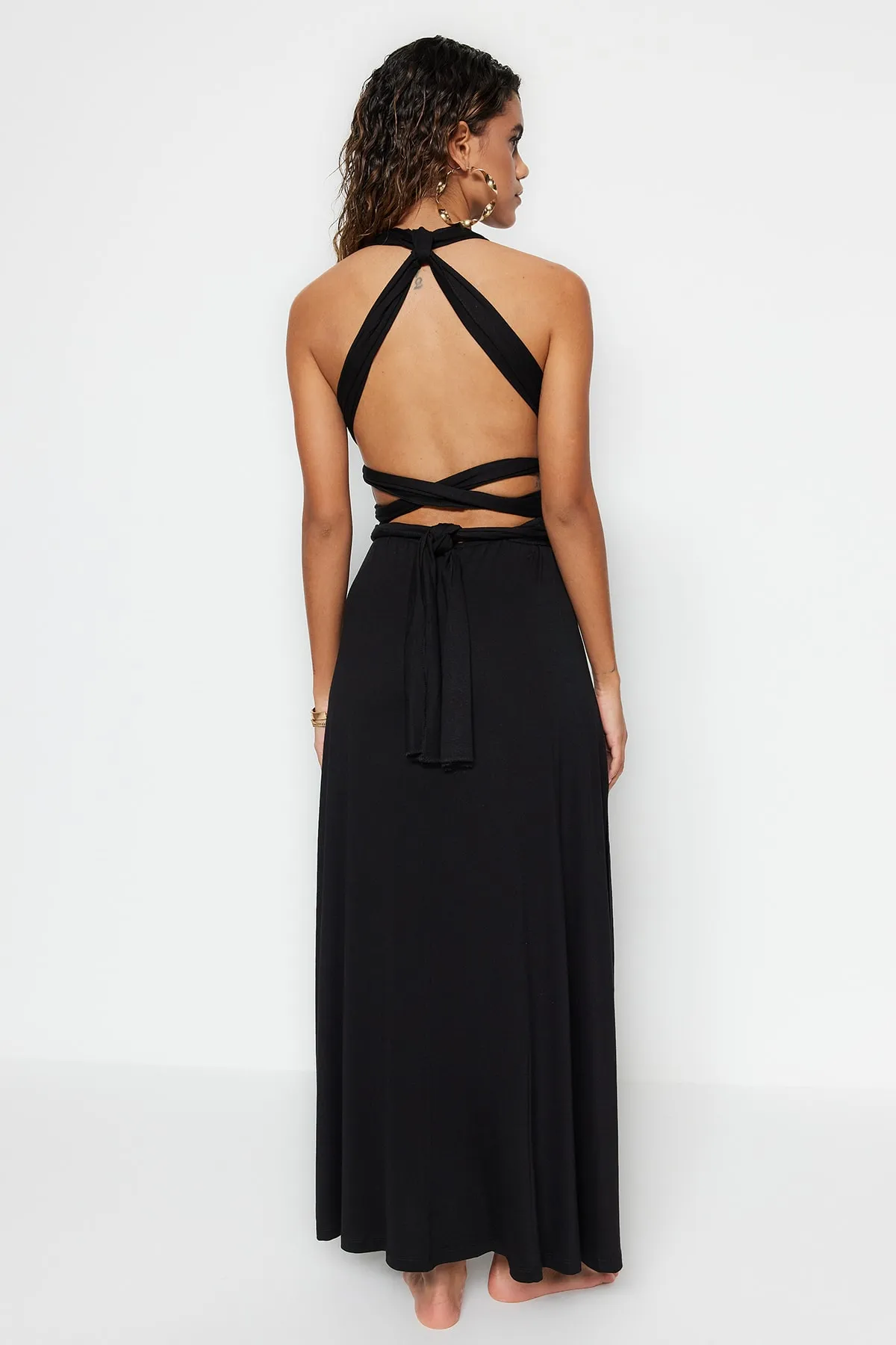 Trendyol Collection  Schwarzes, gestricktes Maxi-Strandkleid mit Gürtel und Gürtel TBESS21EL2992