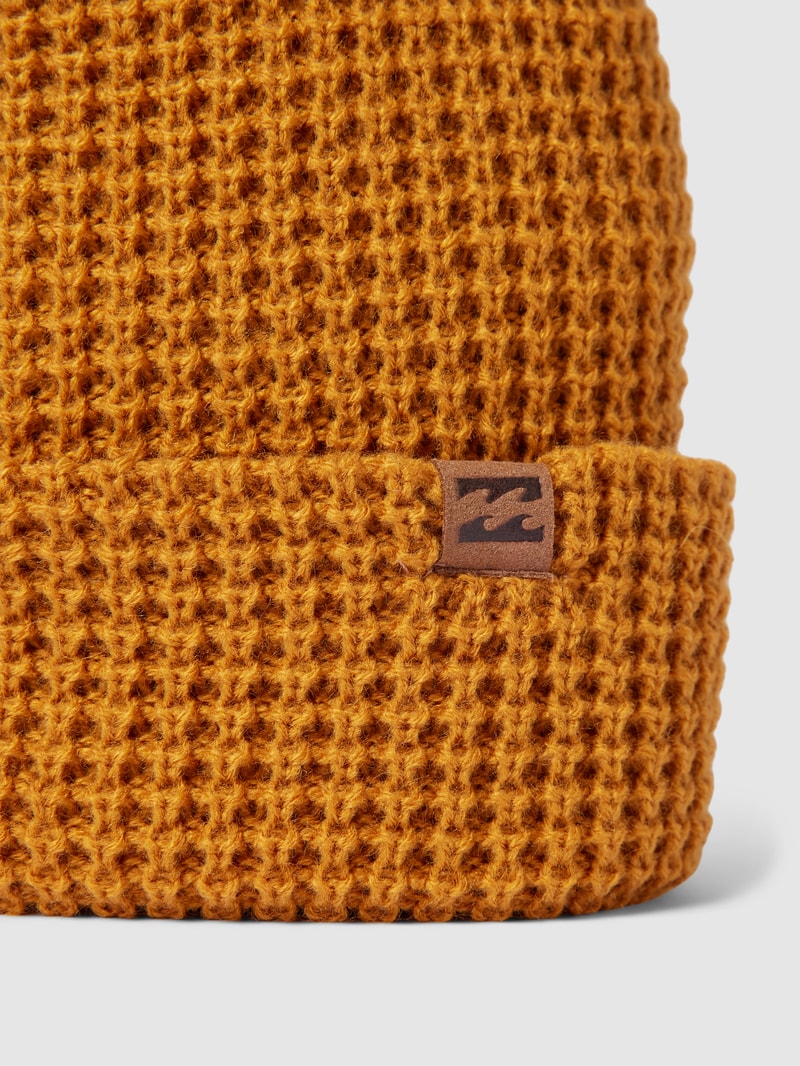 Beanie mit Label-Patch Modell 'Ala' in cognac