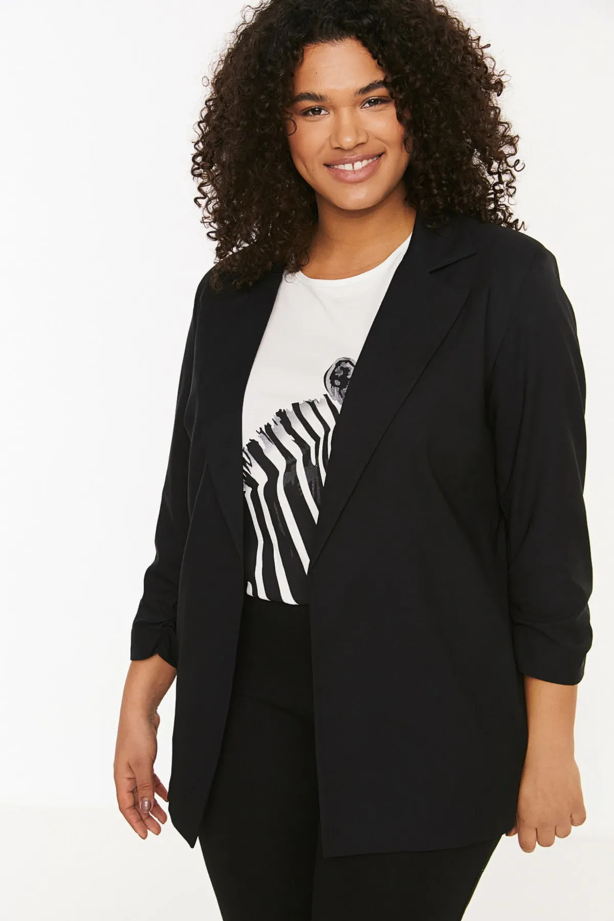 Trendyol Curve  Schwarze Jacke mit Kragendetail