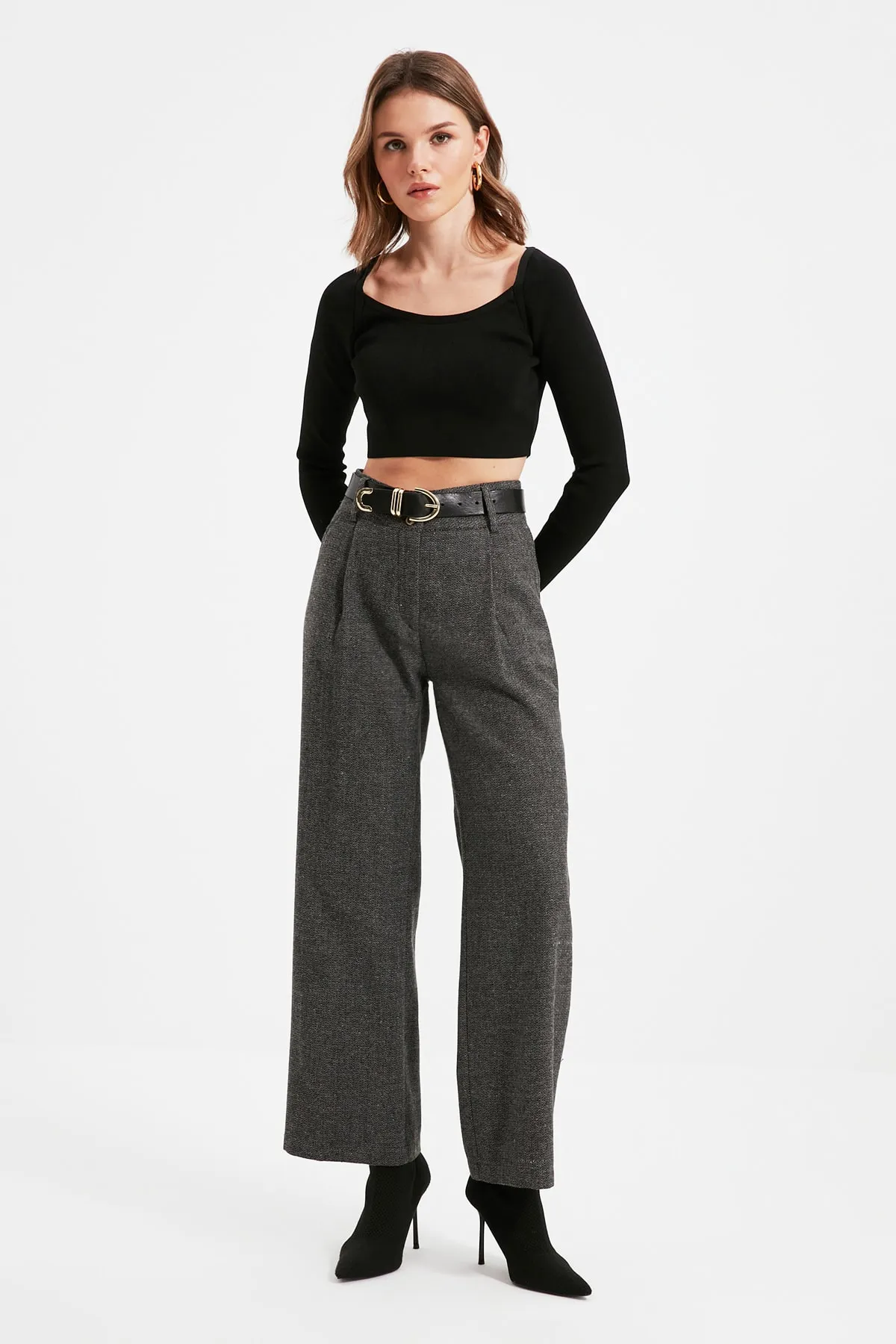 Trendyol Collection  Anthrazitfarbene gewebte Hose mit weitem Bein und weitem Bein in Petite-Größe TWOAW22PL0295