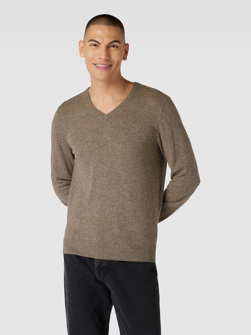 Strickpullover aus Lammwoll-Mix mit V-Ausschnitt in hellbraun meliert