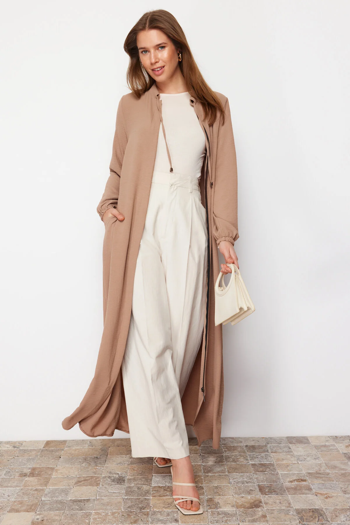 Trendyol Modest  Beige gewebte Kappe & Ferace & Abaya TCTSS24KF00025