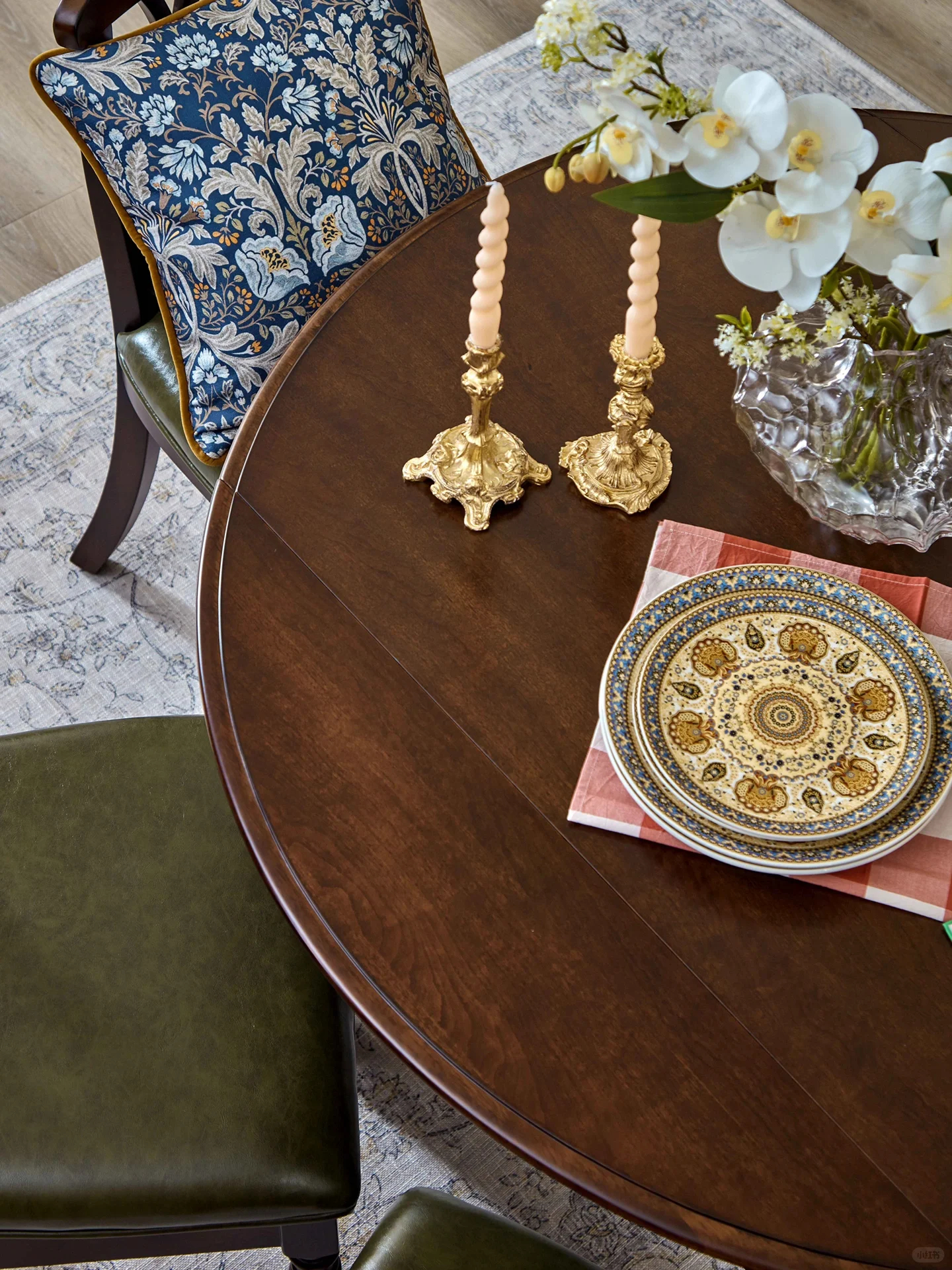 Retractable all solid wood table, small table to large table