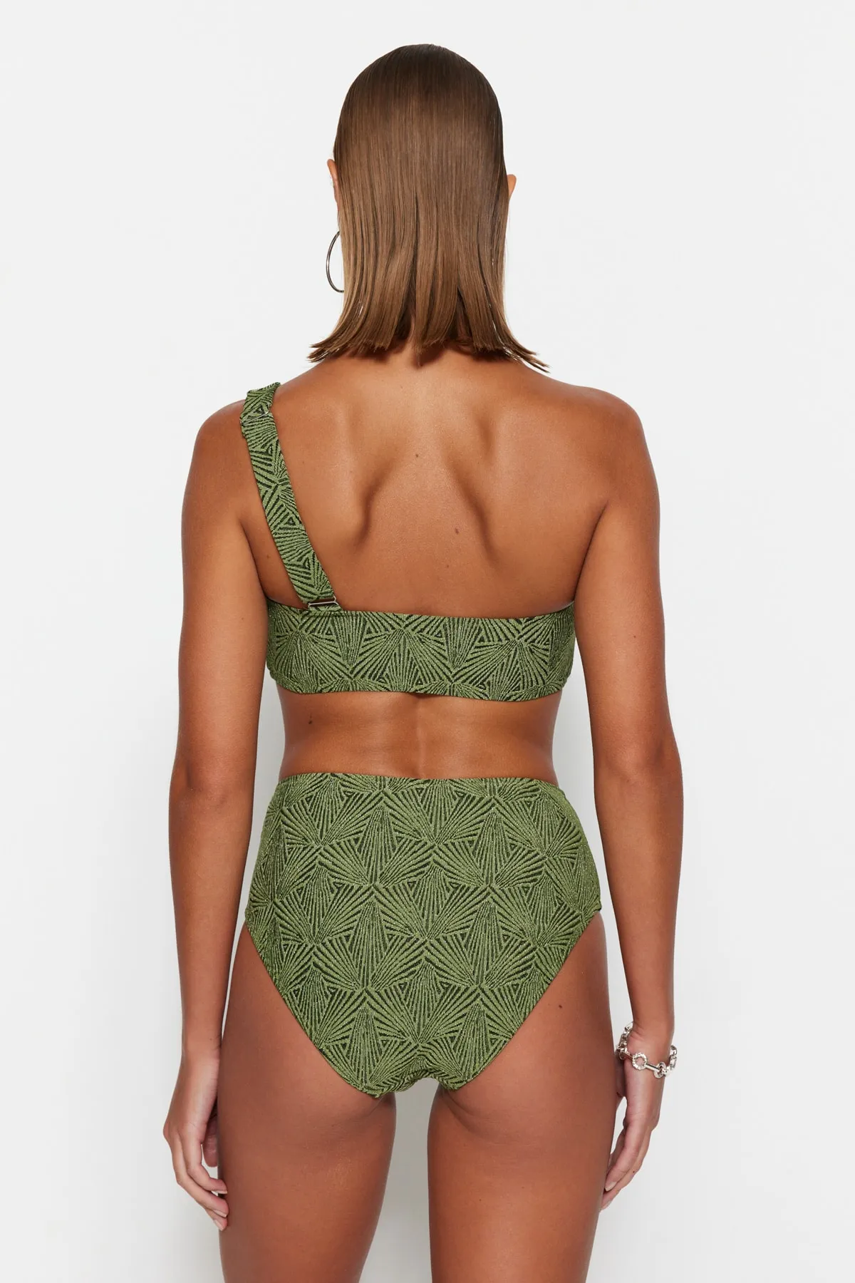 Trendyol Collection  Grüne Glitzer-Bikinihose mit hoher Taille und normalem Beinverlauf TBESS23BA00241