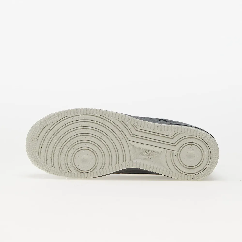 Nike Air Force 1 07 W FZ4350-001 / grau