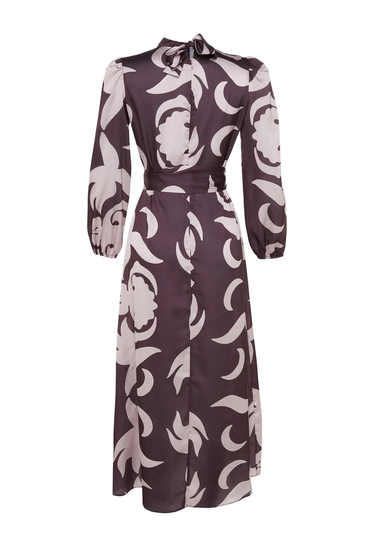 Trendyol Modest  Braunes Abendkleid mit Satin-Oberflächenmuster und Gürtel TCTSS23DB00030