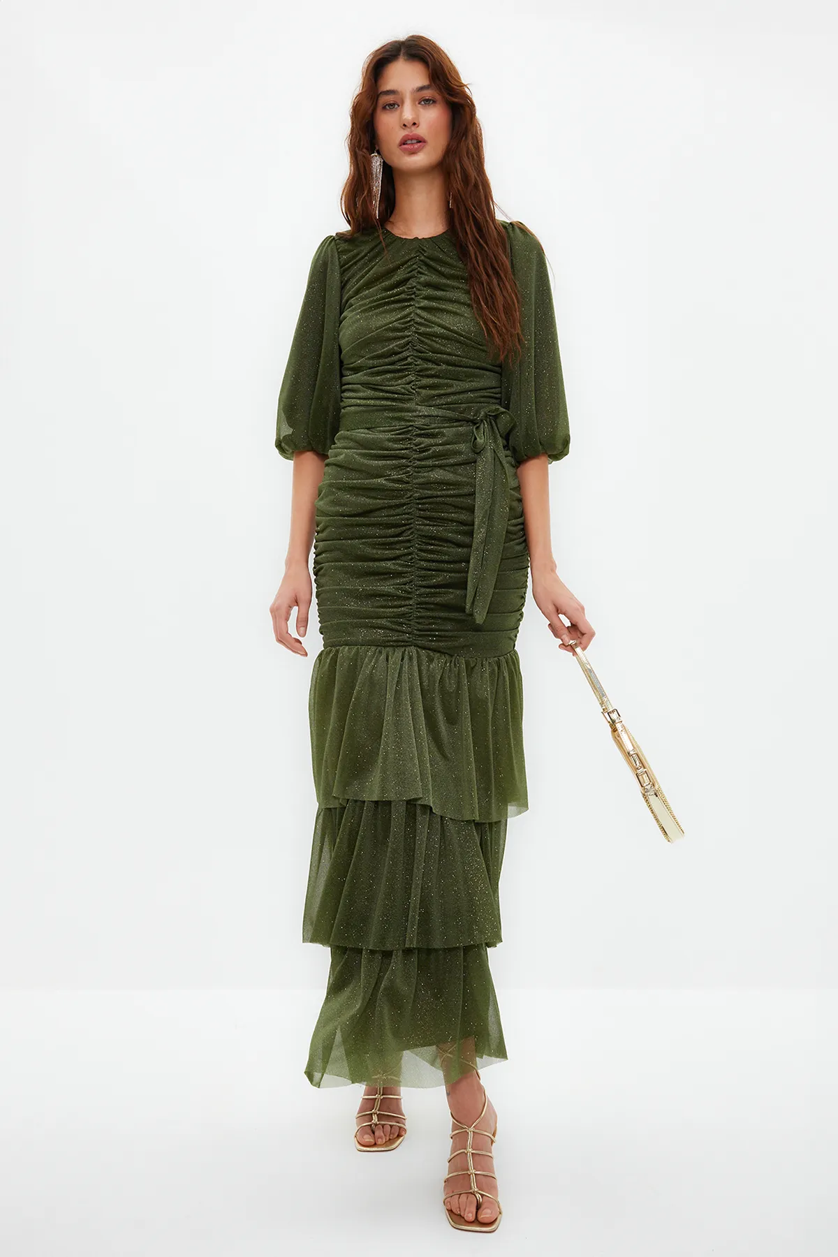 Trendyol Modest  Khakifarbenes, langes, silbernes Abendkleid mit Rüschen und Details TCTSS24DB00039